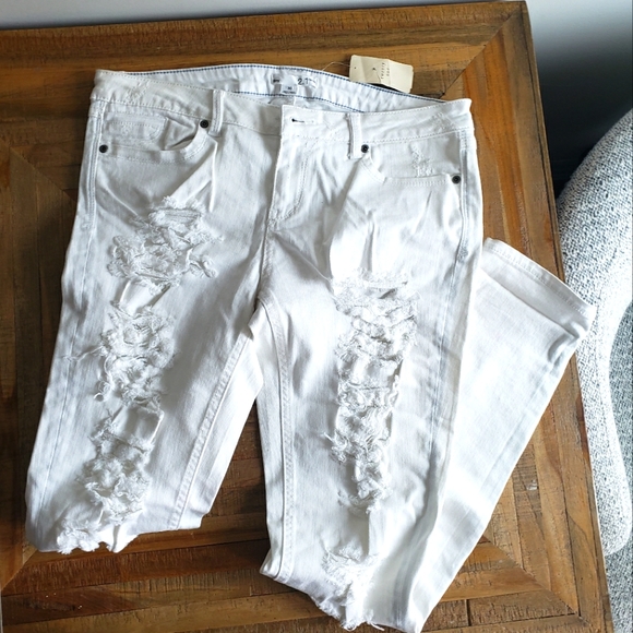 NWT Forever 21 high-waisted slim fit white distressed ripped jeans NWT - Picture 1 of 6